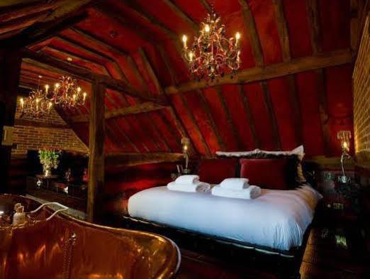 Hotel Crazy Bear Beaconsfield Zewnętrze zdjęcie The bedroom