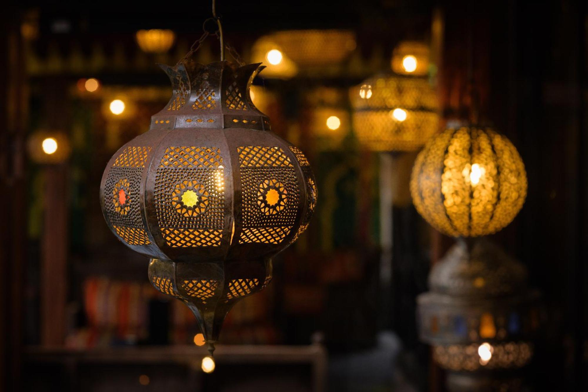 Hotel Crazy Bear Beaconsfield Zewnętrze zdjęcie A Moroccan lantern