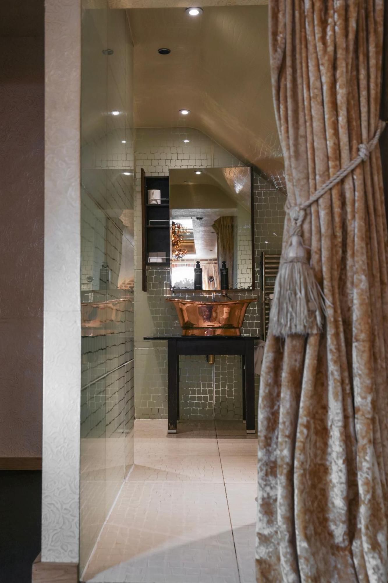 Hotel Crazy Bear Beaconsfield Zewnętrze zdjęcie