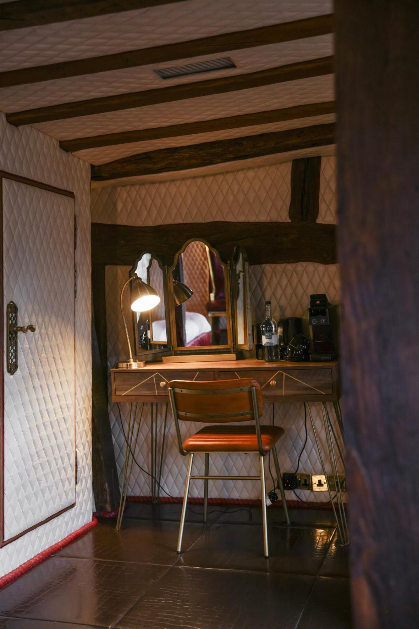 Hotel Crazy Bear Beaconsfield Zewnętrze zdjęcie